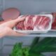 ilustrasi menyimpan daging di freezer. (dok. istimewa)