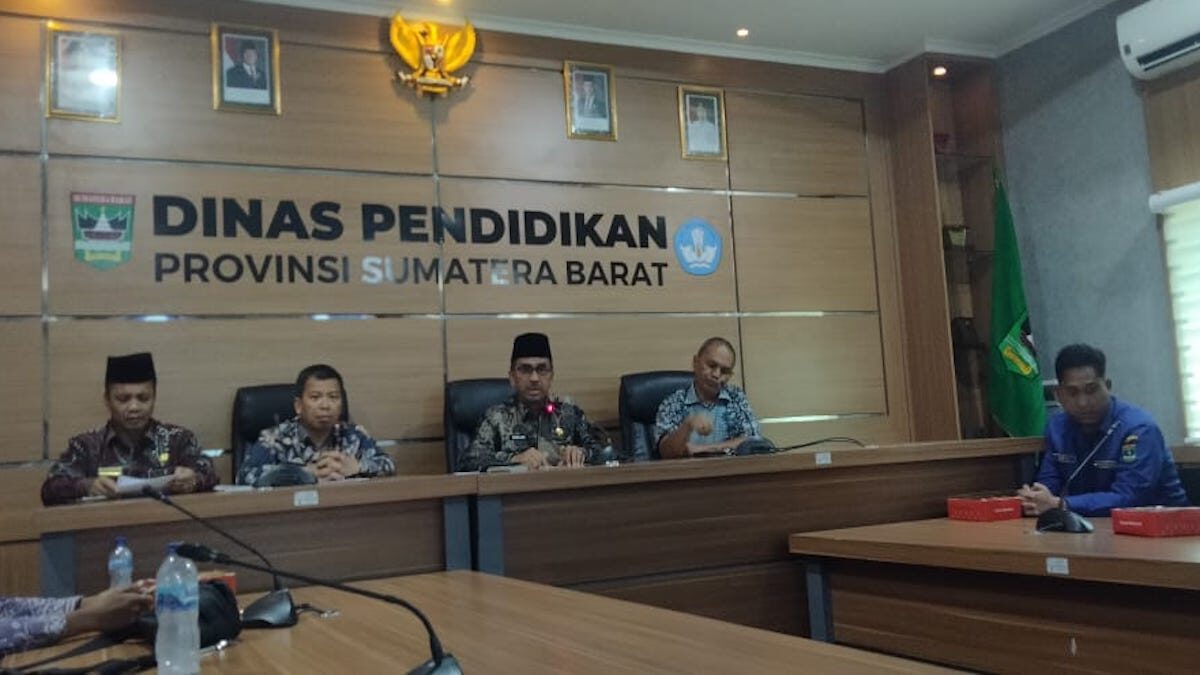 Jumpa pers SPMB Sumbar 2025. (dok. adpsb)
