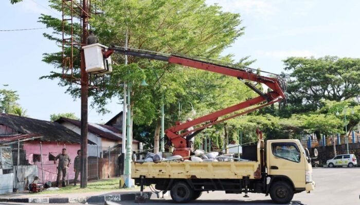 Pemko Pariaman akan Tertibkan 157 Baliho yang Tidak Mengurus Izin