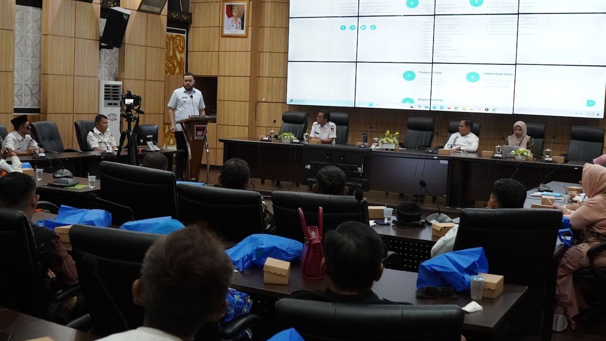 Pertemuan Wako Fadly Amran dengan ormas dan LSM se-Kota Padang. (dok. Prokopim)