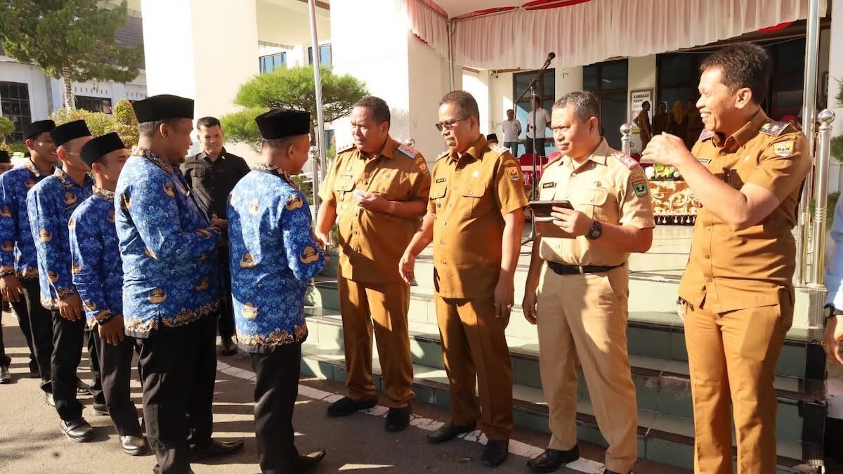Ratusan PPPK Pemko Padang dapat ucapan selamat dari jajaran pejabat utama usai menerima SK. (dok. Kominfo Pariaman)