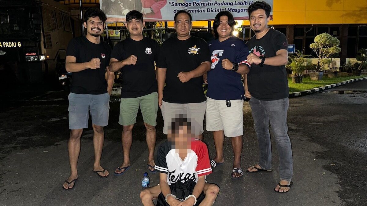 Residivis jambret ditangkap usai maling handphone oleh Tim Klewang Polresta Padang. (dok. istimewa)