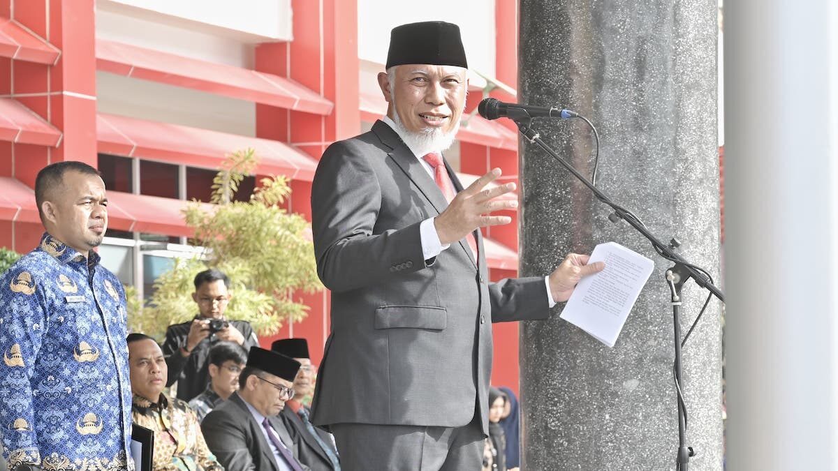 Gubernur Sumbar Mahyeldi saat memberi sambutan di upacara Hari Koperasi. (dok. adpsb)