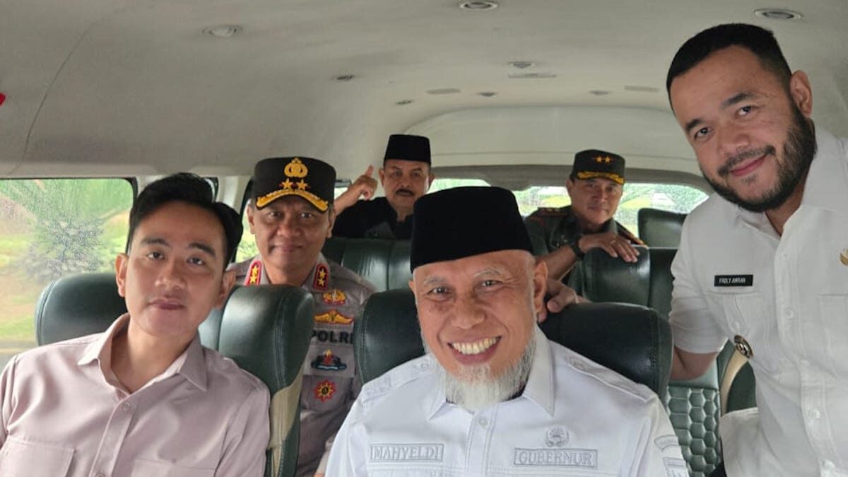 Gubernur Mahyeldi dengan jajaran Forkopimda dan Wali Kota Padang bersama Wapres Gibran. (dok. adpsb)