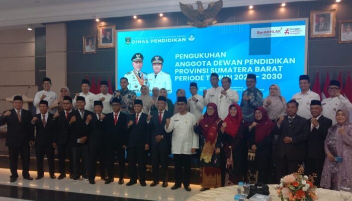 Gubernur Mahyeldi Lantik Dewan Pendidikan Sumbar Periode 2025–2030