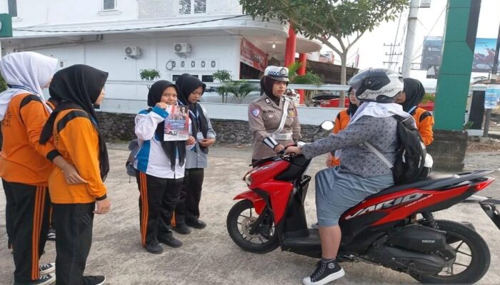 Polisi Masuk Sekolah, Satlantas Edukasi Pelajar Pasaman Barat soal Keselamatan Berlalu Lintas
