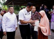 Menko AHY dan Wamen Ossy Serahkan Langsung Sertifikat Masyarakat Kabupaten Pacitan