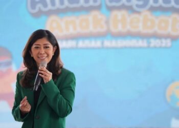 Menteri Komunikasi dan Digital Meutya Hafid momentum peringatan Hari Anak Nasional 2025 di Sekolah Rakyat Sentra Handayani, Jakarta Timur, Kamis (24/7/2025) mengatakan dalam regulasi PP Tunas, setiap platform digital memiliki klasifikasi batas usia anak yang berbeda-beda sesuai tingkat risikonya. (Foto: Amiriyandi/InfoPublik/Ditjen KPM)