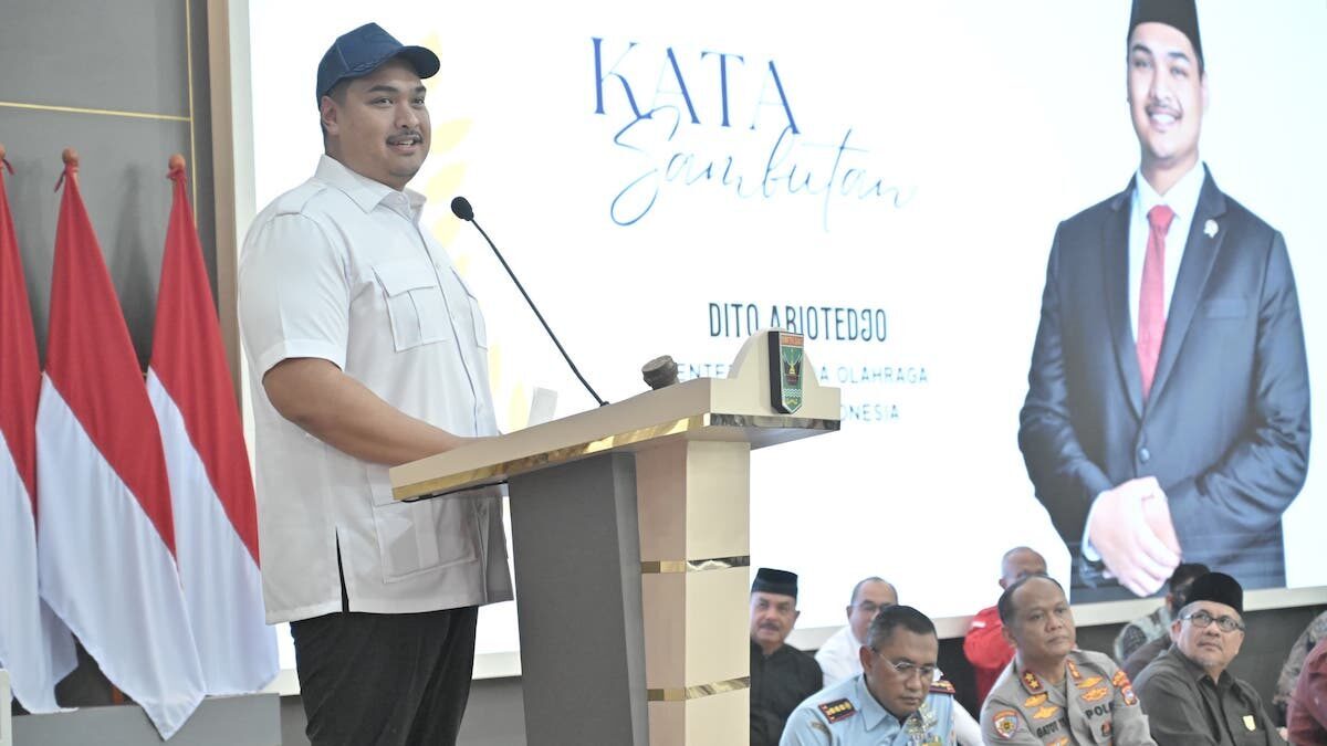 Menpora Dito Ariodtejo saat beri sambutan dalam kunjungannya di Kota Padang. (dok. adpsb)