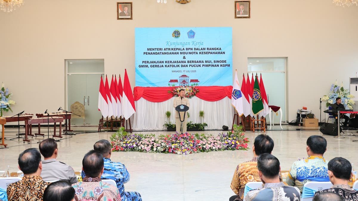 Menteri Nusron berbicara di hadapan stakeholder pertanahan di Sulut jelang MoU. (dok. ATR/BPN)