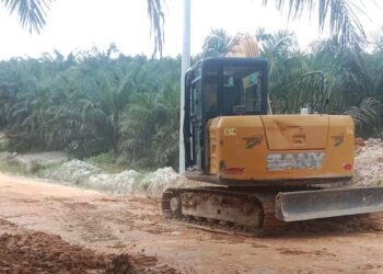 PTPN IV Regional bantu perbaikan jalan. (dok. istimewa)