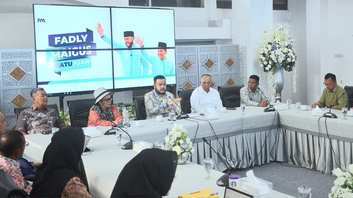 Wako Fadly Amran gelar rapat koordinasi pentahelix untuk persiapan Jaringan Kota Kreatif UNESCO. (dok. Prokopim)