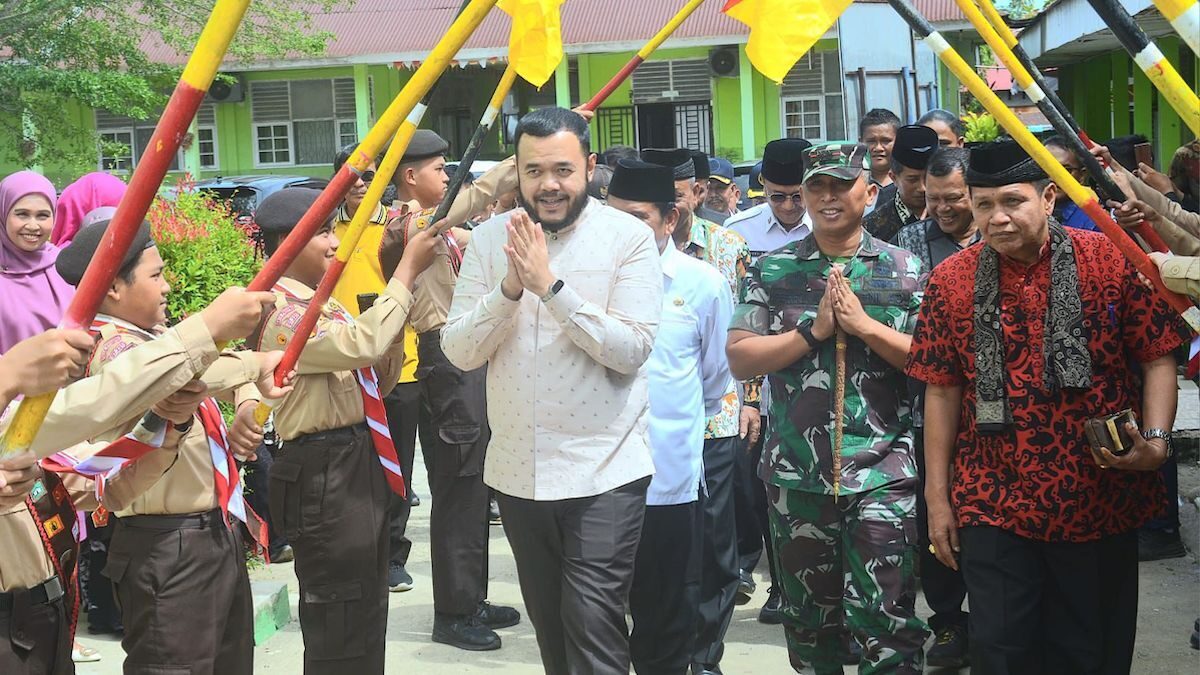 Wako Fadly Amran resmi bangunan sekolah di MTsN 5 Padang. (dok. Prokopim)