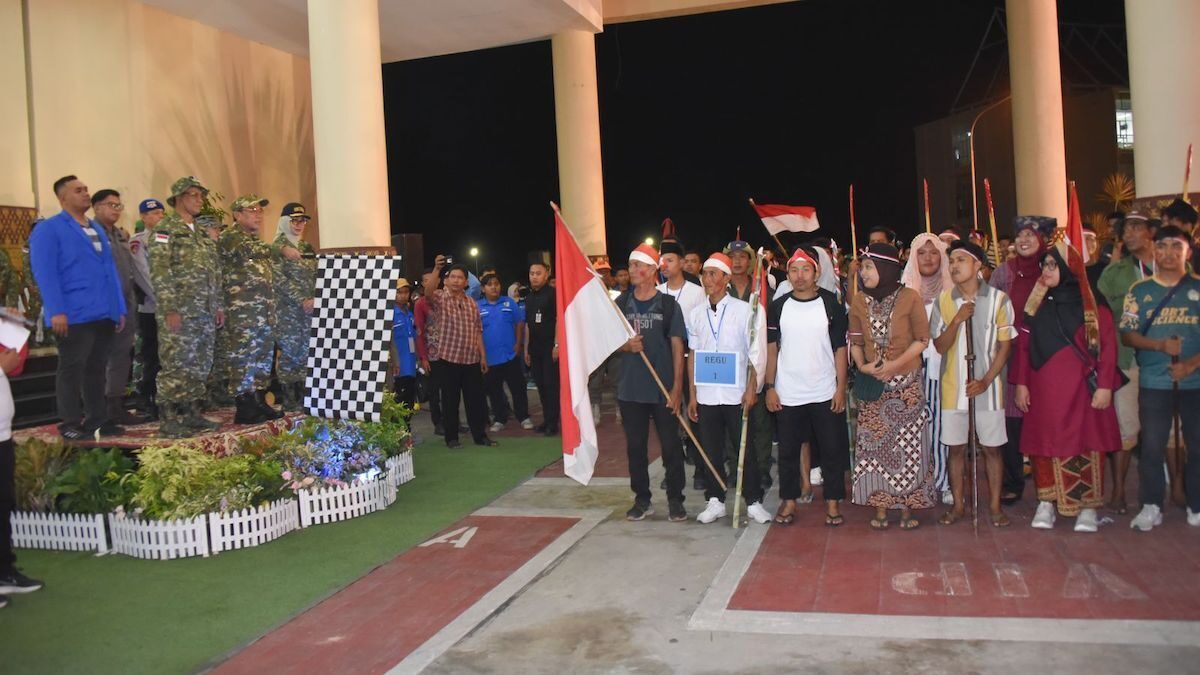 Wawako Maigus Nasir lepas peseta lomba Napak Tilas Bagindo Aziz Chan. (dok. Prokopim)