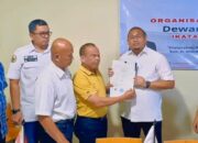 Ketum Andre Rosiade Terima Sertifikat Merek dan Hak Paten IKM dari Pendiri