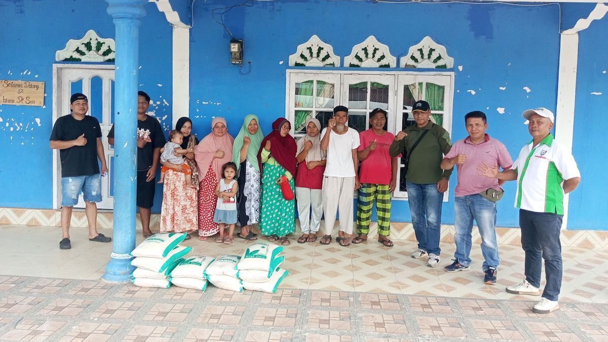 Bantuan 114 karung besar dari PTPN VI ke warga di Limapuluh Kota. (dok. istimewa)