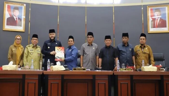 DPRD Padang Sahkan RPJMD 2025-2029, Target PAD Tumbuh 30,3 Persen