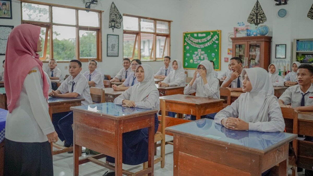 ilustrasi guru SMK. (dok. Kemendikdasmen)