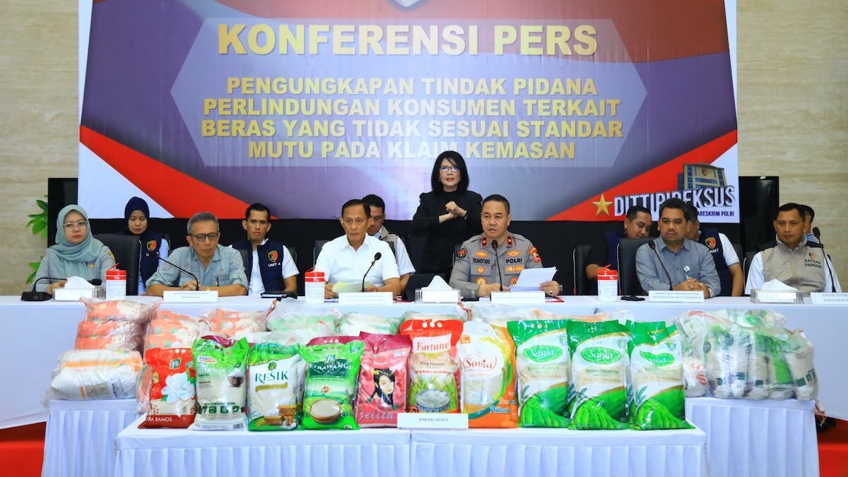 Konferensi pers pengungkapan beras tak resmi. (dok. istimewa)