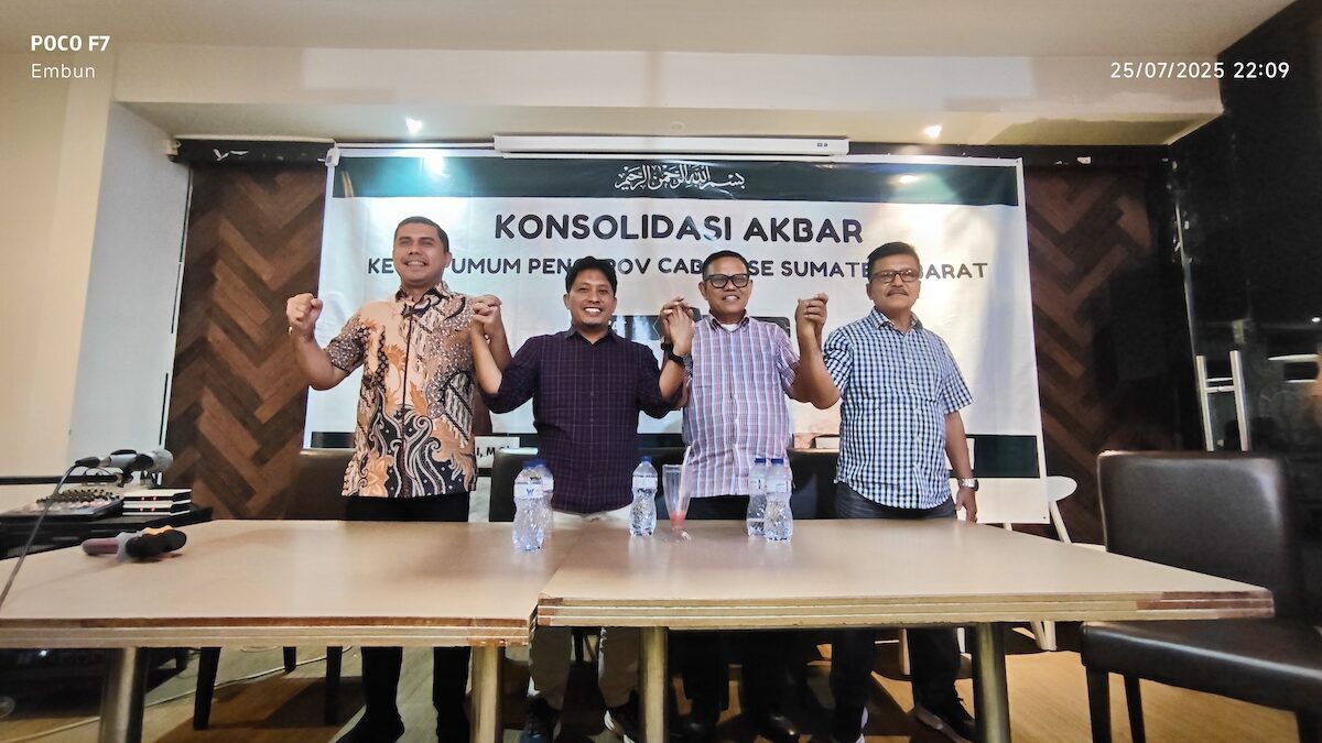 Konsolidasi akbar Hamdanus-Dipo sebagai calon Ketua-Sekretaris KONI Sumbar. (dok. Radarsumbar)