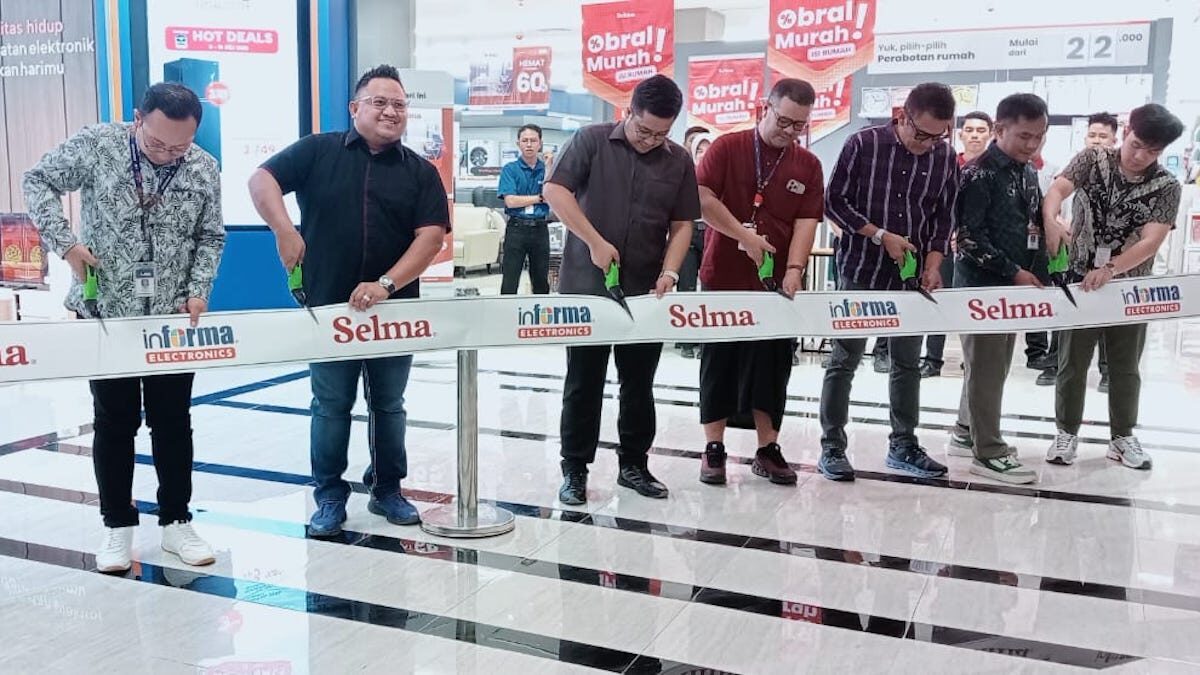Pembukaan ritel SELMA dan INFORMA di Basko City Mall. (dok. istimewa)