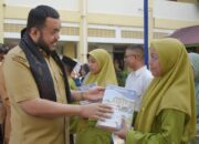 Wako Fadly Amran Serahkan LKS Gratis, Bagian dari Progul Padang Juara