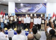 Serahkan 160 Sertifikat Tanah kepada Pemda dan Masyarakat Sulteng, Wamen Ossy Tekankan Bentuk Komitmen Negara Hadirkan Kepastian Hukum