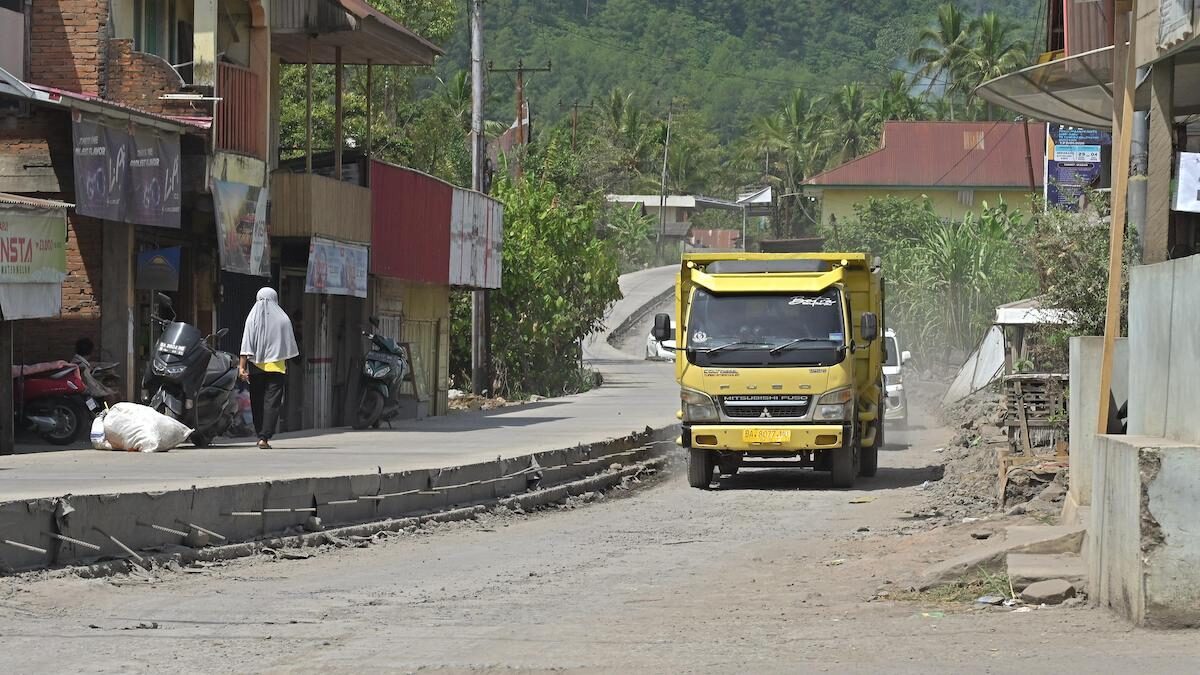 Perbaikan jalan penghubung Payakumbuh-Lintau. (dok. adpsb)