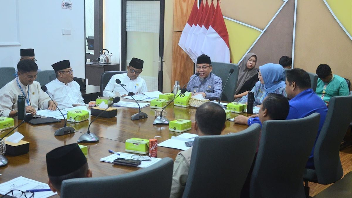 Pemko Padang gelar rapat untuk menentukan tokoh yang menerima penghargaan di HJK ke-356 Kota Padang. (dok. Prokopim)