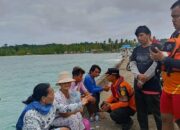 Tim SAR Temukan 11 Korban Kapal Karam Selat Sipora dalam Kondisi Selamat