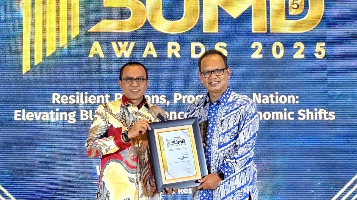 Bank Nagari raih penghargaan dari Warta Ekonomi. (dok. istimewa)