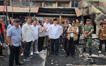 Gubernur Mahyeldi cek pasar payakumbuh pascakebakaran. (dok. adpsb)