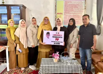 Andre Rosiade Salurkan 84 Beasiswa PIP untuk Murid SDN 53 Kampung Jambak, Padang