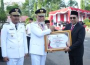 HUT ke-80 RI, Pemprov Sumbar Beri Penghargaan Tiga Tokoh Ini