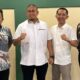 Calon Ketua KONI Dharmasraya Junaindra Sumawan bersama anggota DPR RI Andre Rosiade, Bupati Dharmasraya Annisa dan tokoh masyarakat Dharmasraya Marlon Martua pada suatu kesempatan. (dok. pribadi)