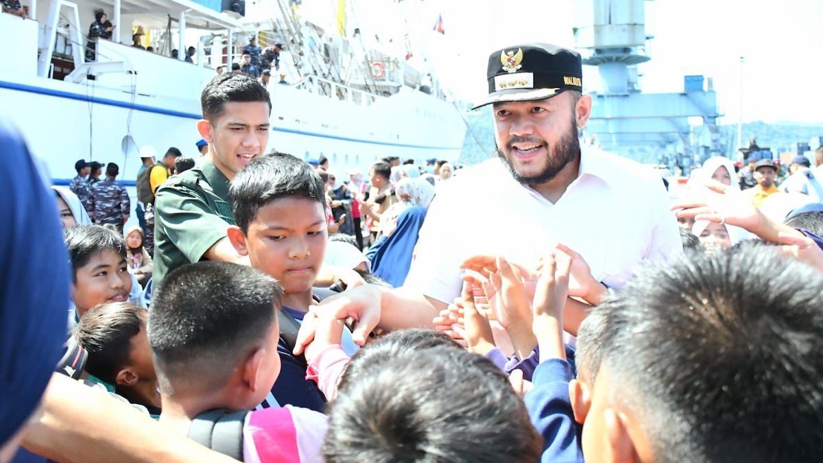 KRI Bima Suci merapat ke Teluk Bayur dalam rangka HJK ke-356 Kota Padang. (dok. Prokopim)