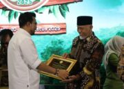 Sumbar Raih Penghargaan Pemerintah Daerah Terbaik di Festival Perhutanan Sosial Nasional 2025