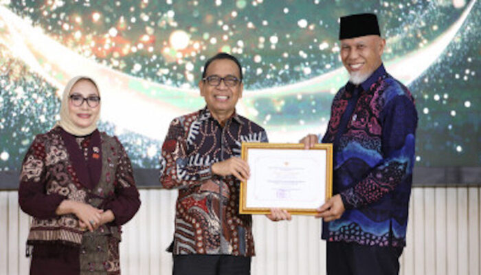 Pemprov Sumbar Raih Penghargaan Provinsi Layak Anak 2025