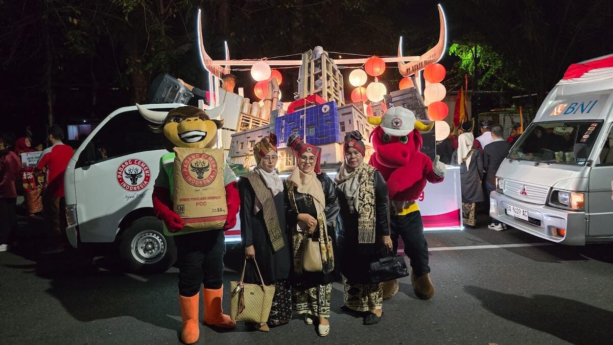 Semen Padang ikut dalam pawai telong-telong HJK ke-356 kota Padang. (dok. istimewa)