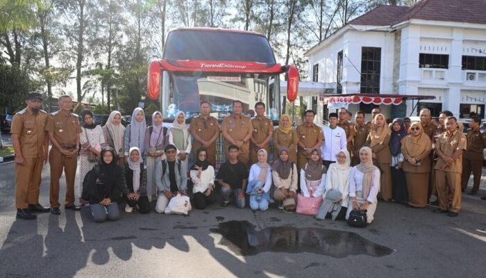 Wako Pariaman Lepas 13 Mahasiswa Program “Saga Saja Plus” ke Telkom University Bandung