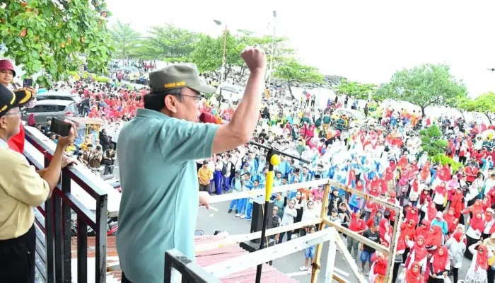 Jelang HJK ke-356, Wawako Maigus Nasir Gelar Aksi Bersih Massal di Pantai Padang