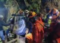 Evakuasi 24 orang yang tersesat di hutan Limapuluh Kota pada Kamis malam. (dok. Basarnas Padang)