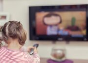 Panduan Menonton TV Sesuai Usia Anak, Ini Saran Psikolog