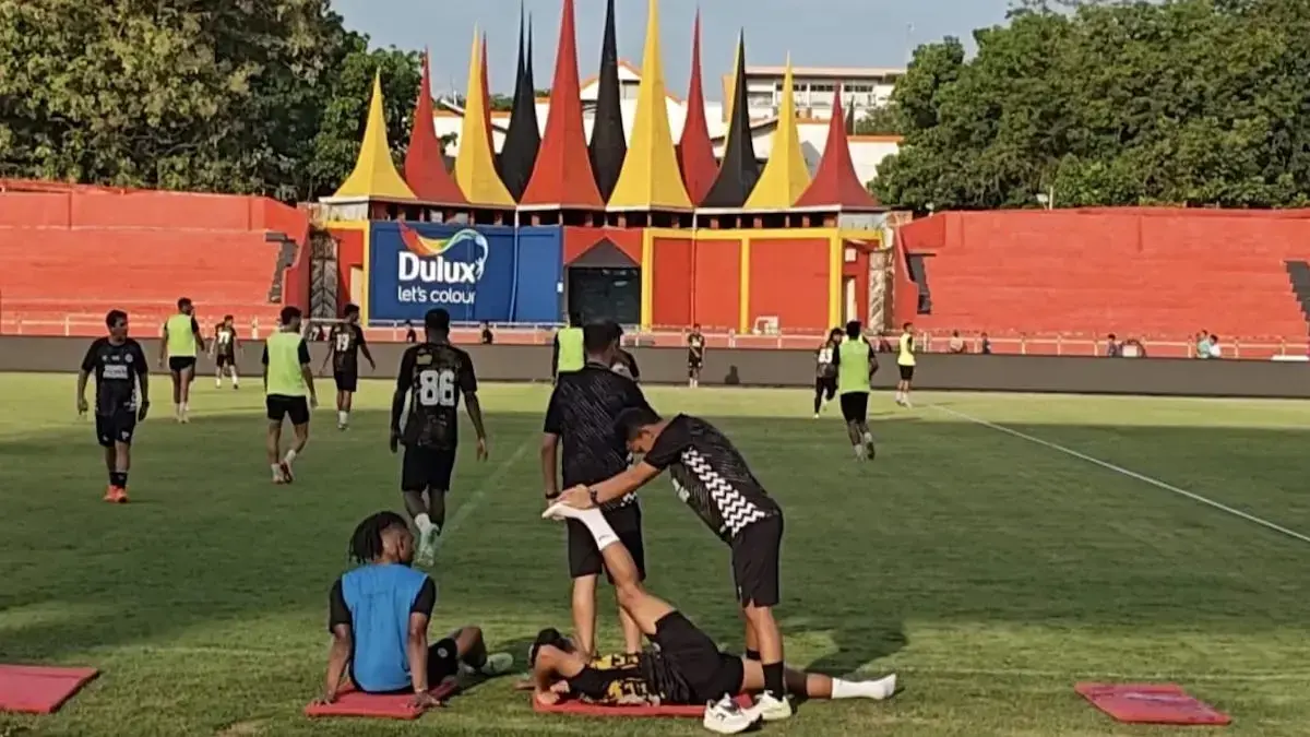 Latihan pemain Semen Padang FC jelang laga perdana melawan Persib Bandung. (dok. Radarsumbar.com)
