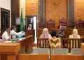 Sidang tipiring untuk PKL dan pemilik kafe yang digelar Satpol PP Padang di PN Padang. (dok. istimewa)
