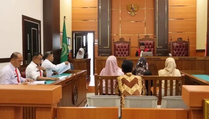 Satpol PP Padang Gelar Sidang Tipiring, Empat Pemilik Kafe dan PKL Didenda