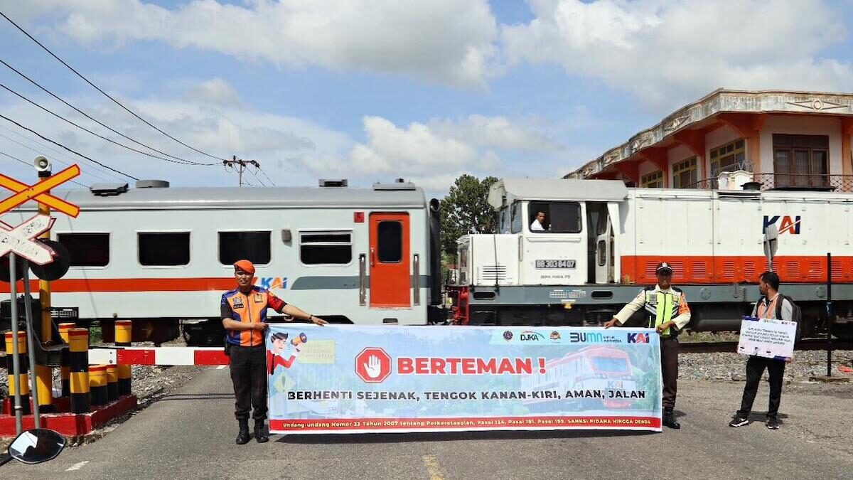 Sosialisasi di perlintasan kereta. (dok. istimewa)