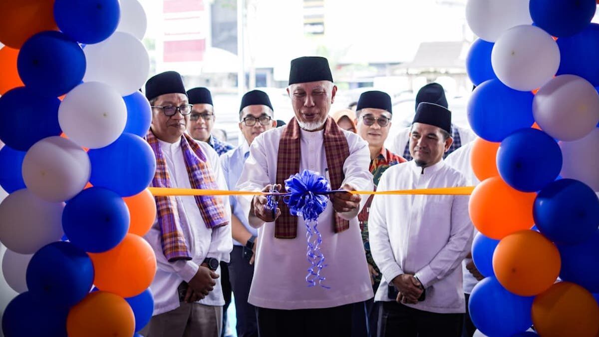 Gubernur Mahyeldi resmikan kantor Bank Nagari di Pekanbaru. (dok. istimewa)