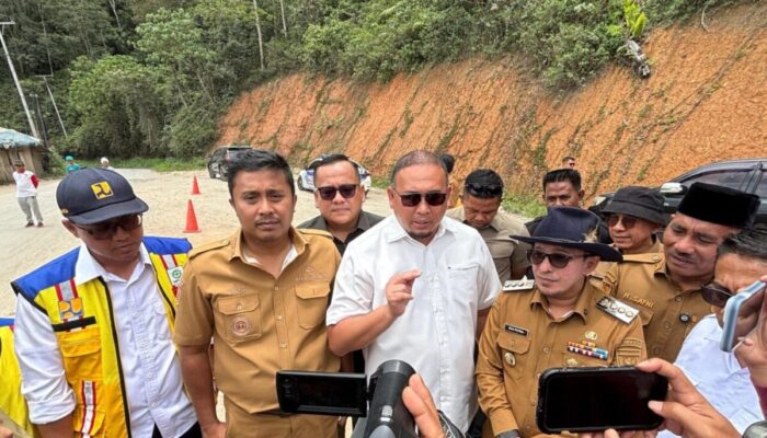 Tinjau Jalan Rusak Payakumbuh-Sitangkai, Andre Rosiade: Segera Diperbaiki dengan Dana IJD Rp75 Miliar secara Multiyear