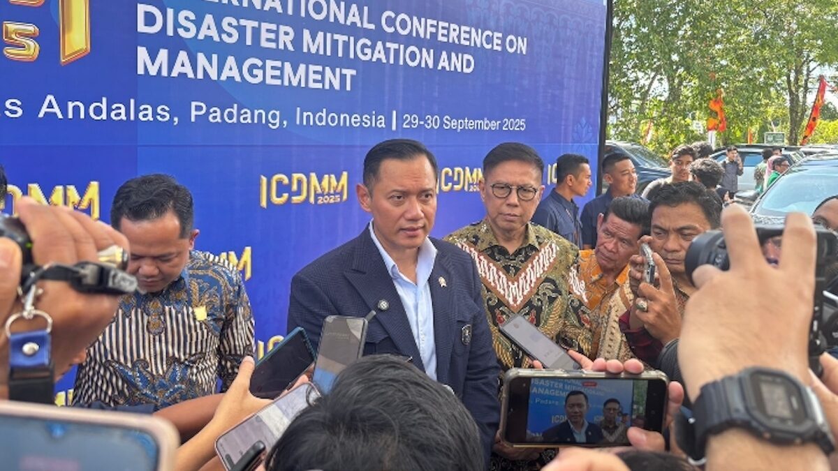 Menteri Koordinator Bidang Infrastruktur dan Pembangunan Kewilayahan Indonesia, Agus Harimurti Yudhoyono (AHY) saat di Unand menjadi keynote speaker dalam iven ICDMM. (dok. istimewa)